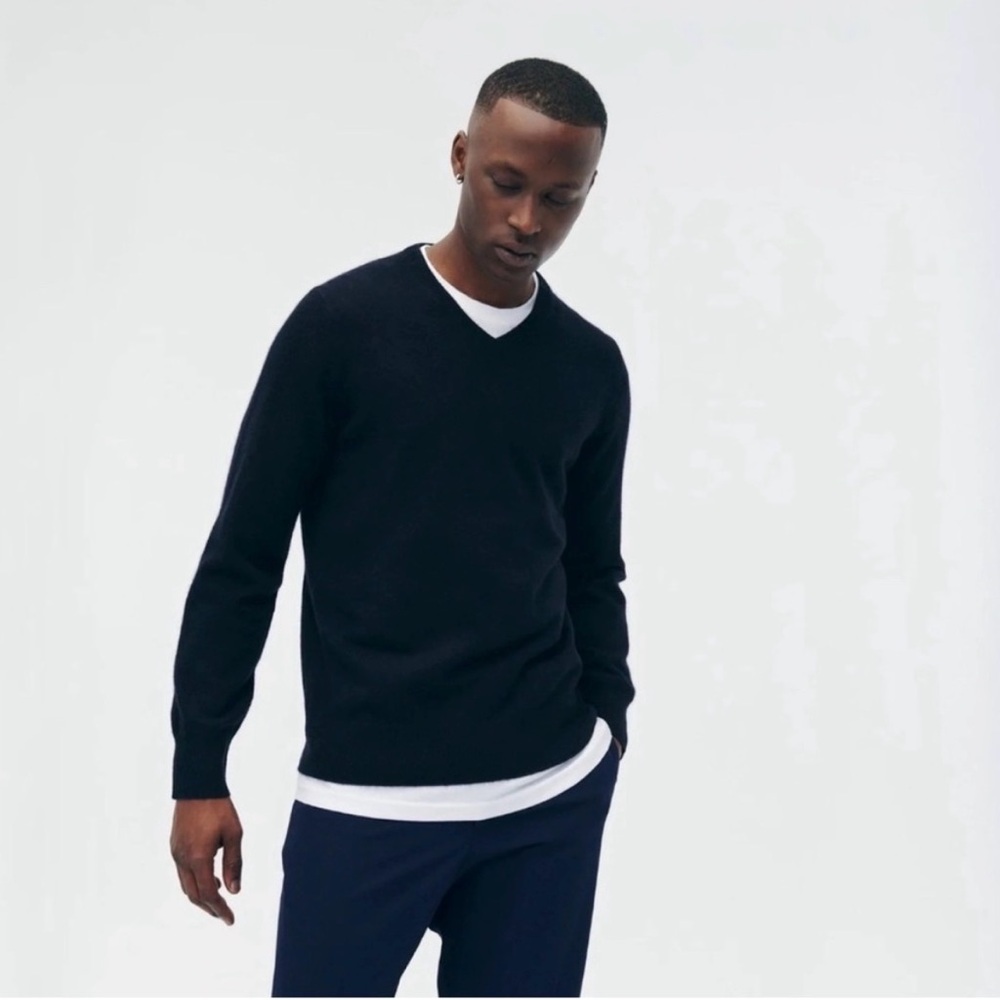 Naadam‎ 100% Cashmere Long Sleeve V Neck Sweater in Black Medium